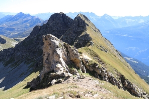 ANNULLATA - Pizzo Molare, un dente di roccia sedimentaria in una mascella di cristallino